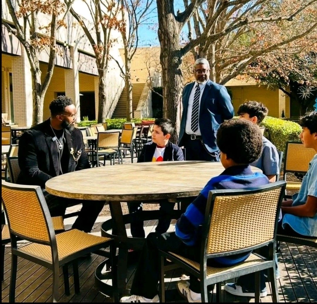 Tony Hills speaking with Dallas youth about purpose beyond sport